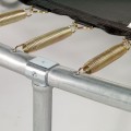 Fijación de los muelles a la estructura y la tela de salto de la cama elástica Jump'Up 430
