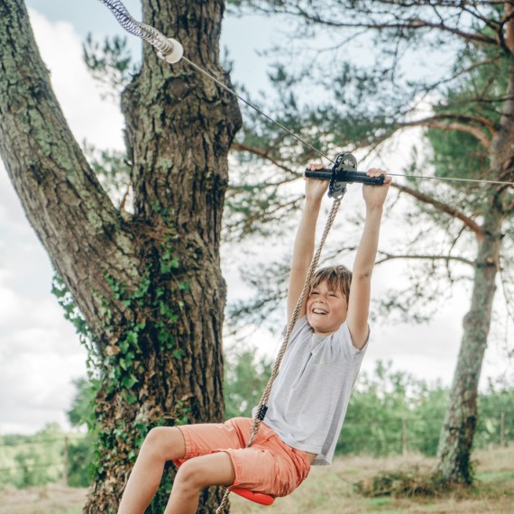 Freno de muelle para una tirolina con asiento