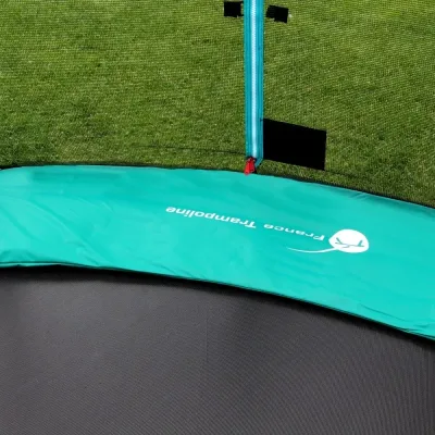 Primer plano de la lona de salto verde de una cama elástica France Trampoline