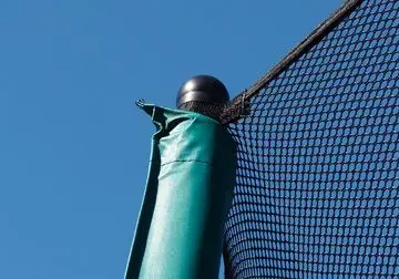 Polo con una correa textil