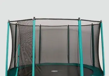 Cama elástica de ocio con red textil y polos