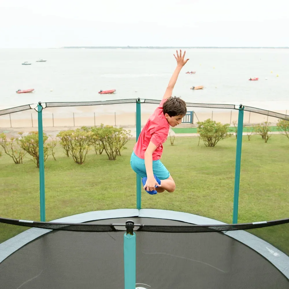 Cama elástica Start'Up 430 junto al mar